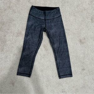 Black cropped lululemon leggings